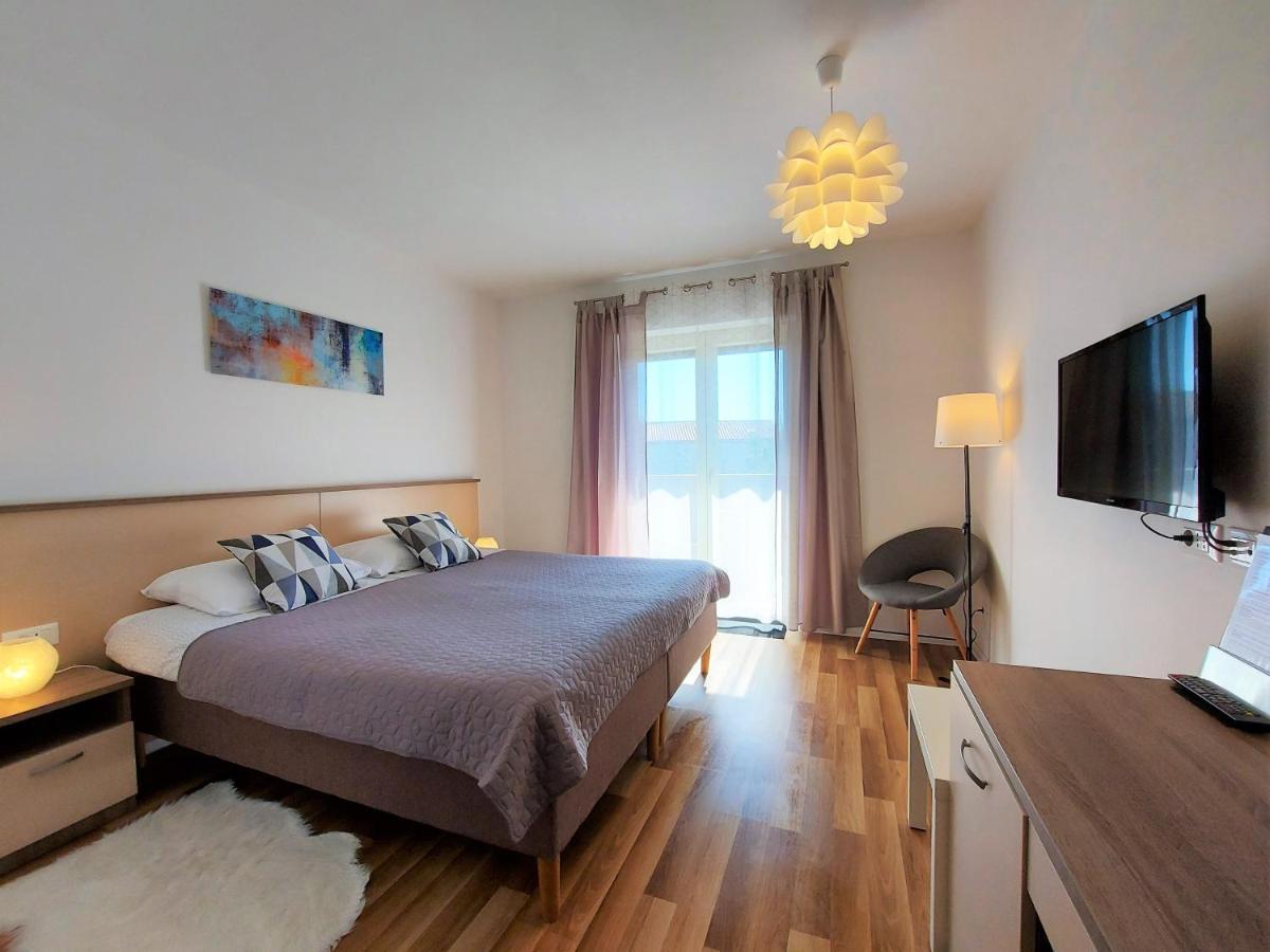Rooms And Apartments Istrasoley Bale Ngoại thất bức ảnh