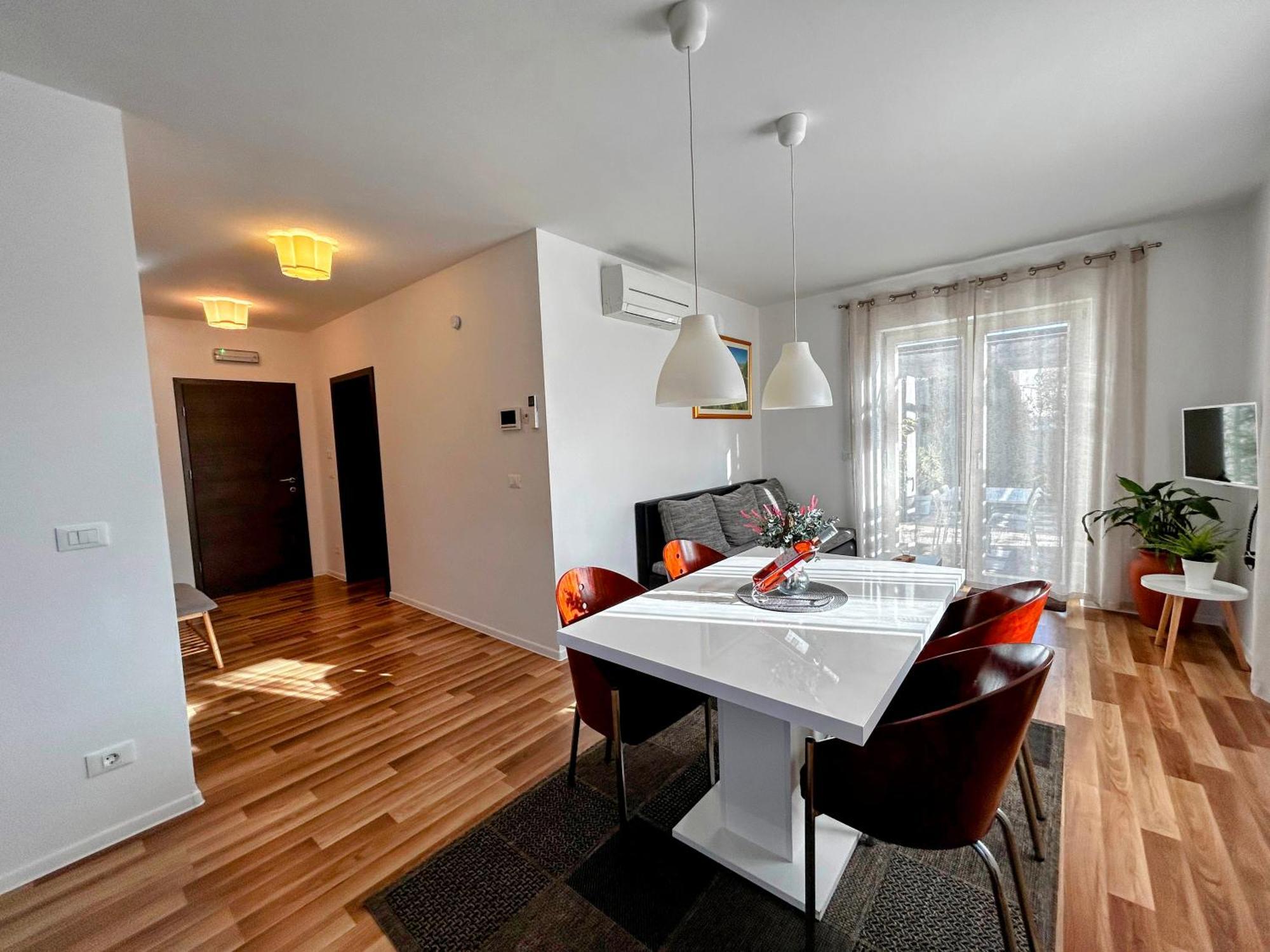 Rooms And Apartments Istrasoley Bale Ngoại thất bức ảnh