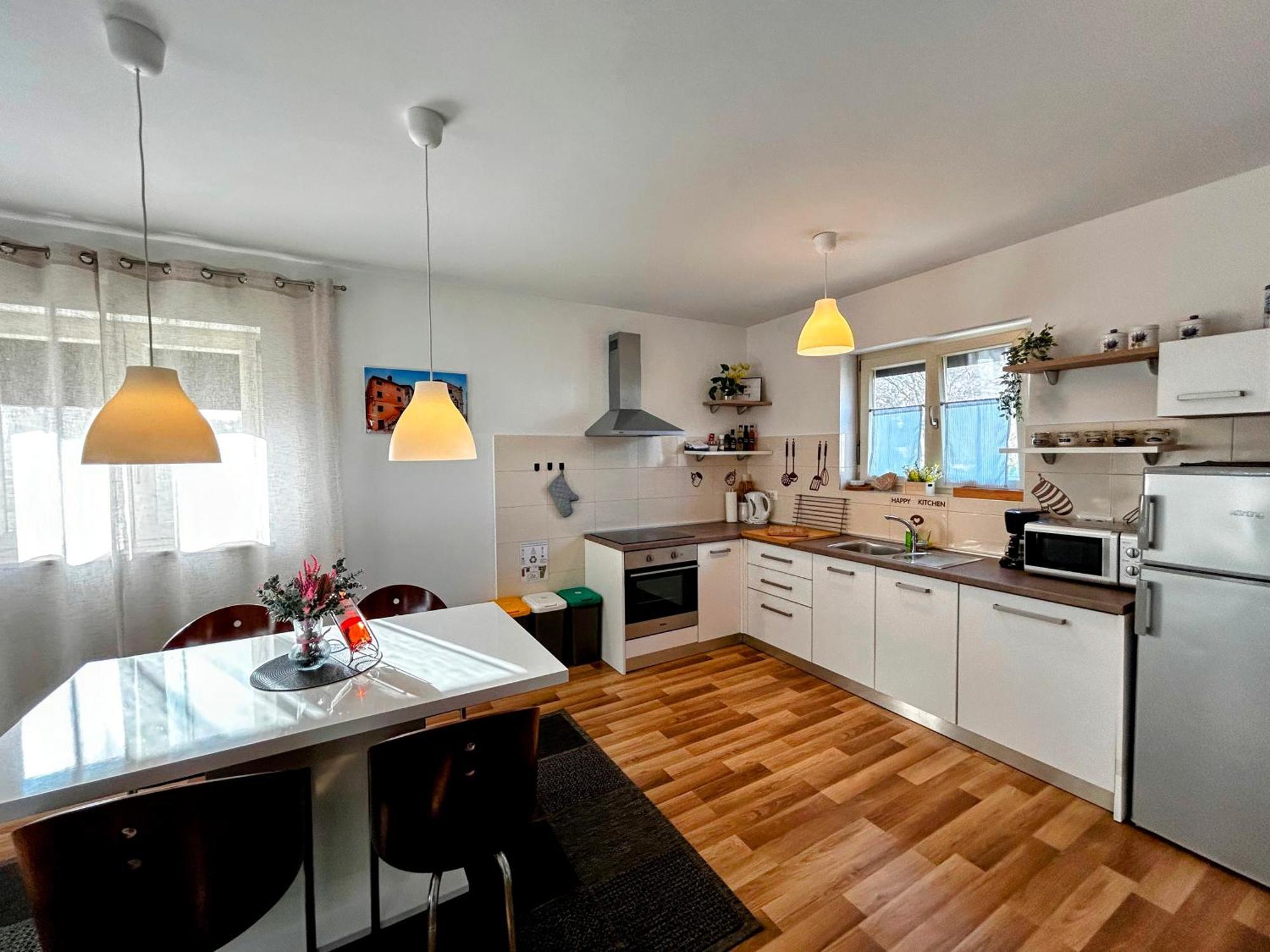 Rooms And Apartments Istrasoley Bale Ngoại thất bức ảnh